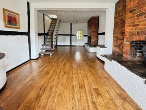 Lounge- click for photo gallery